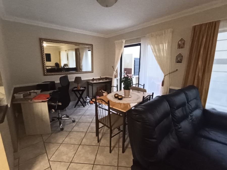 To Let 3 Bedroom Property for Rent in Island View Western Cape